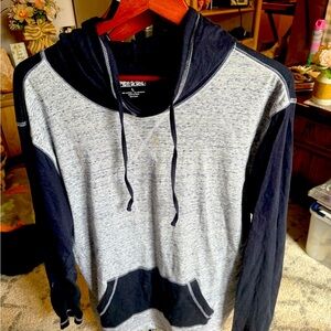 Long sleeve hooded T-Shirt